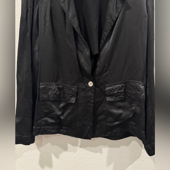 Raquel Allegra Black Satin Single Button Closure Fold Over Pocket Blazer Size 0 - Picture 5 of 15